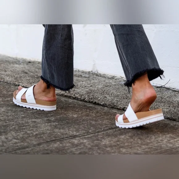 Reef Women's White and Tan Slide Sandals Size 8 - Picture 11 of 12